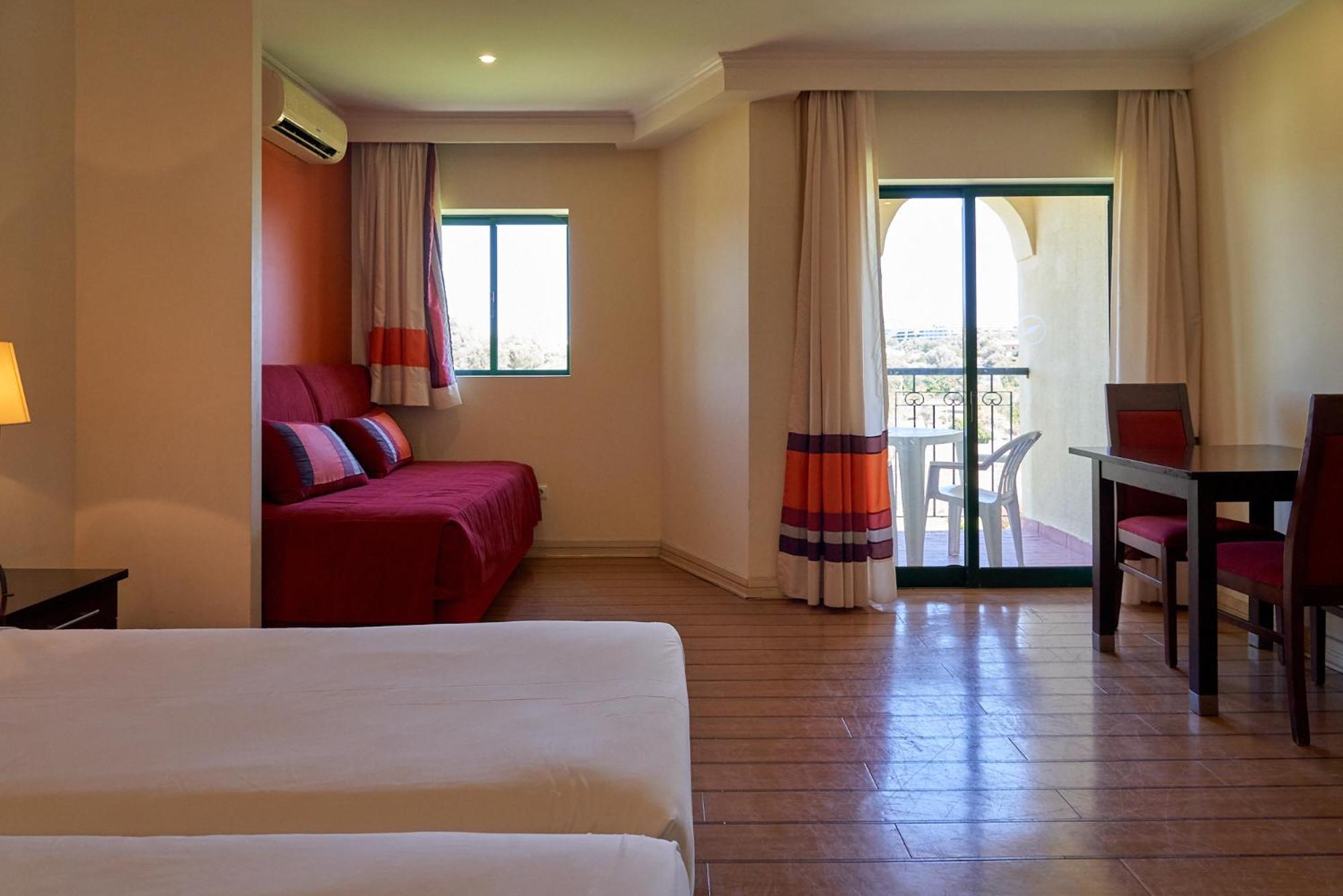 The Navigator Hotel อัลวอร์ ภายนอก รูปภาพ
