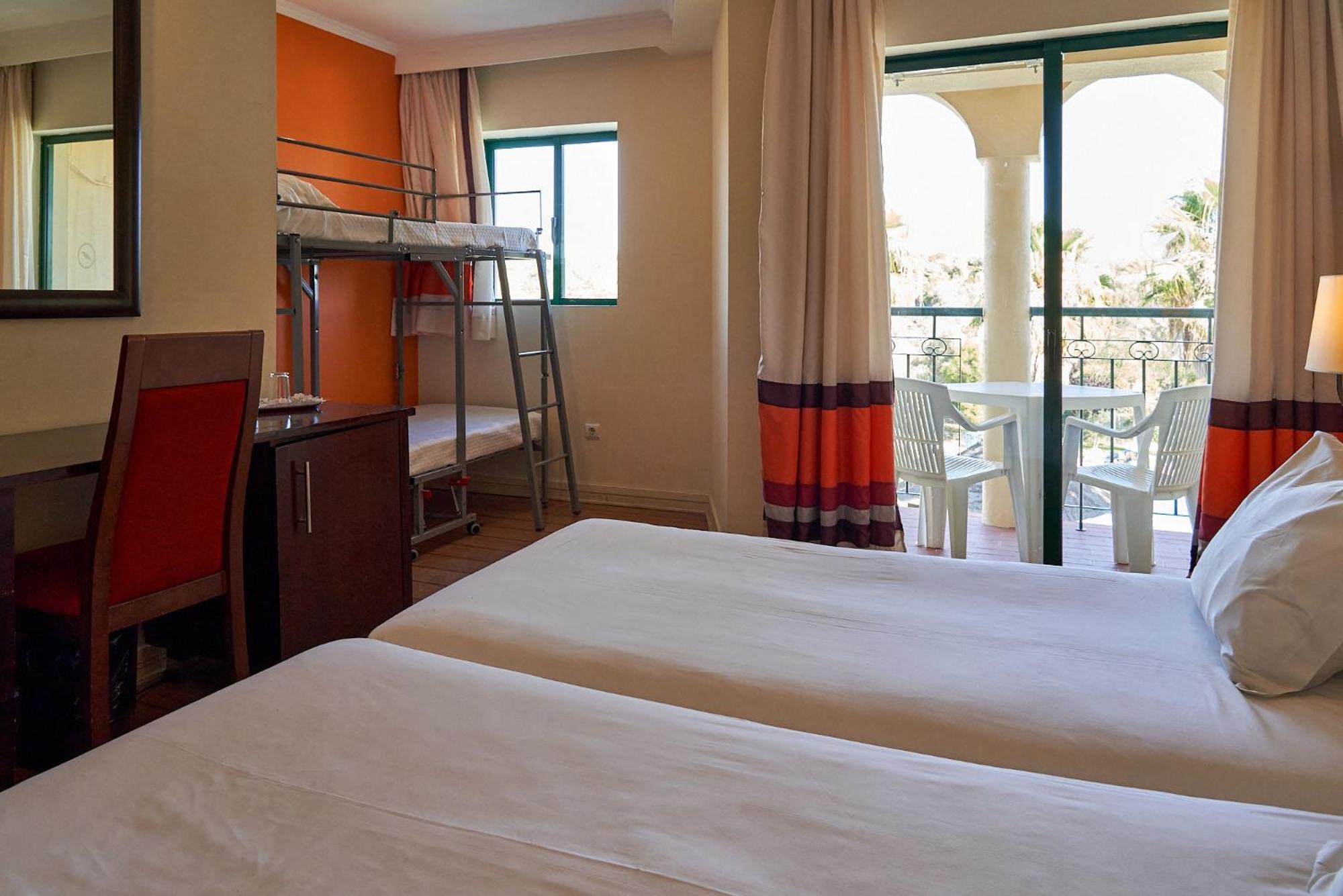 The Navigator Hotel อัลวอร์ ภายนอก รูปภาพ