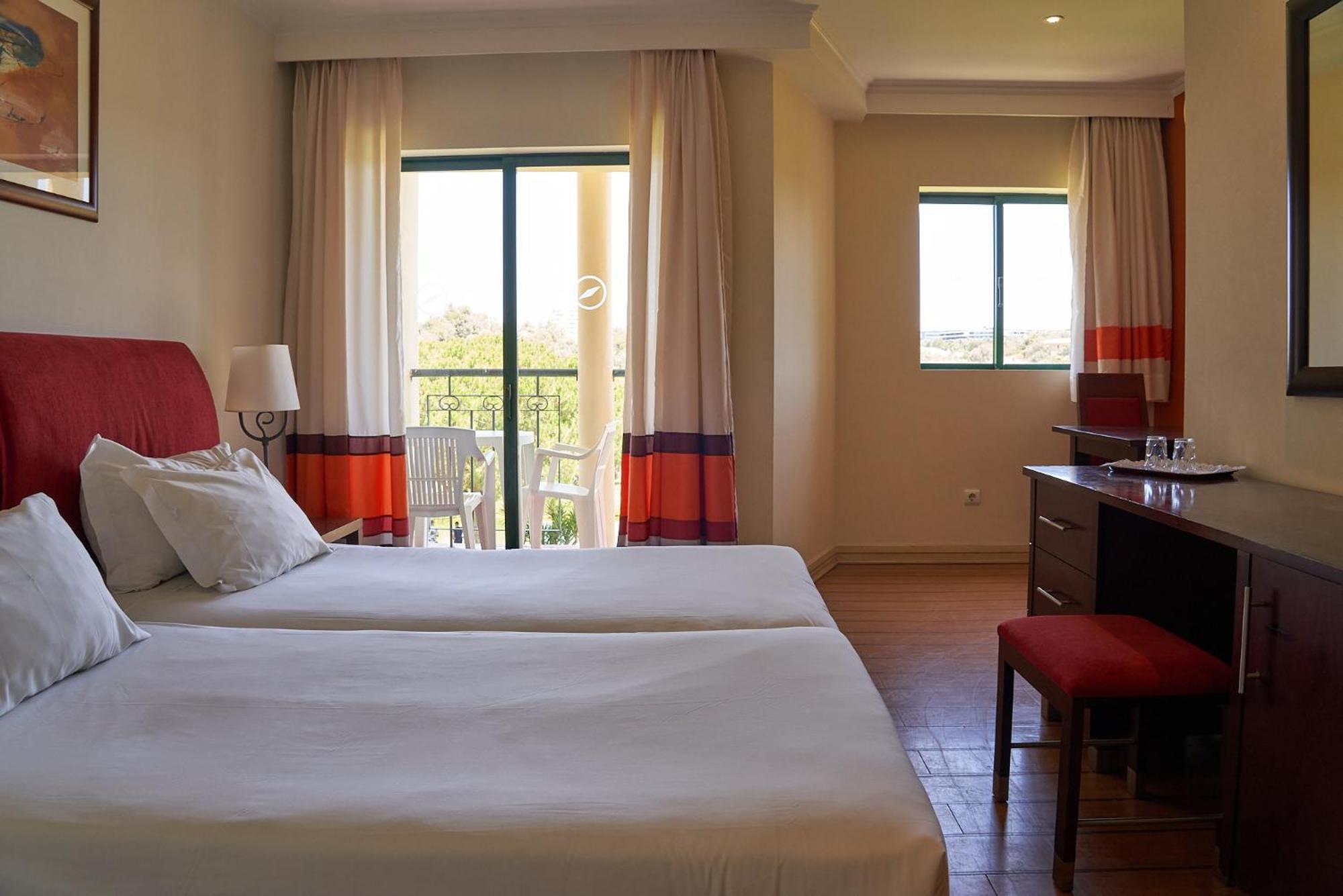The Navigator Hotel อัลวอร์ ภายนอก รูปภาพ